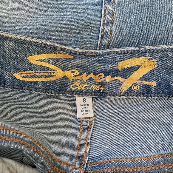 Seven 7 Women's Light Wash Breezy Crop Raw Hem Distressed Denim Jeans Size 8 - Picture 11 of 16